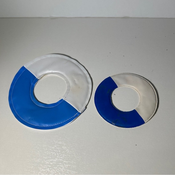 Barbie Pool Party Lot Floating Yellow Pool And Mats Beach Balls Vintage - Picture 4 of 5